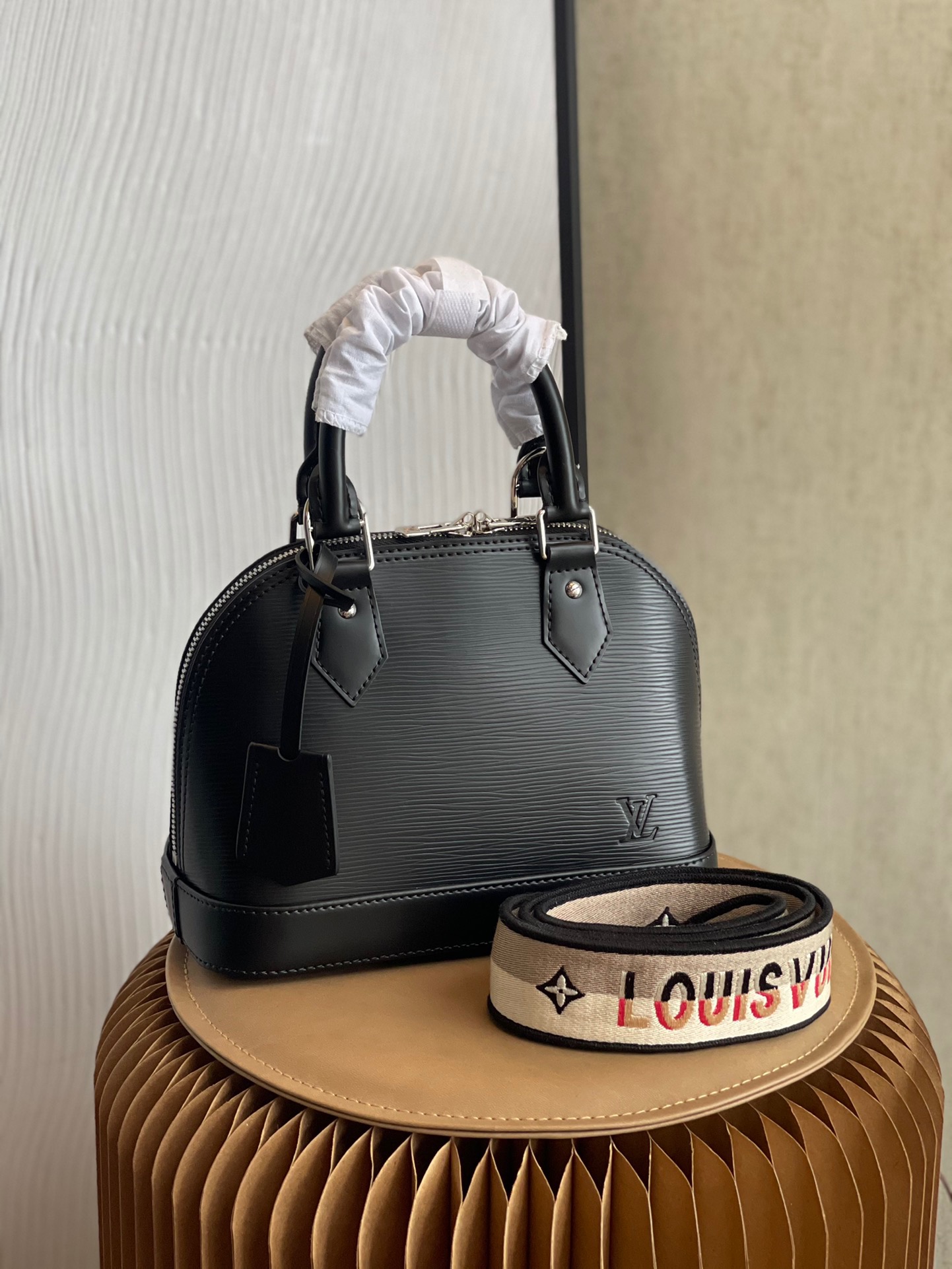 Louis_Vuitton_Alma_BB-25