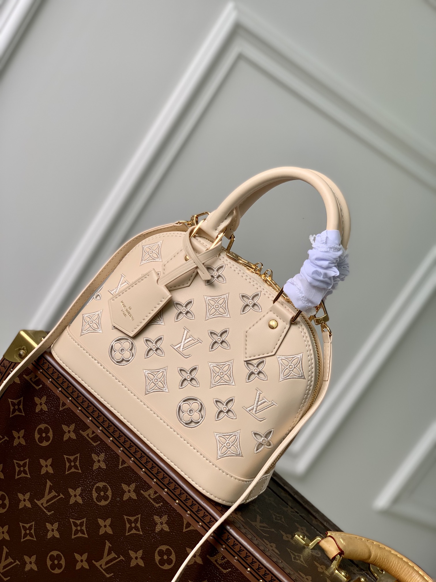 Louis_Vuitton_M22878_Alm
