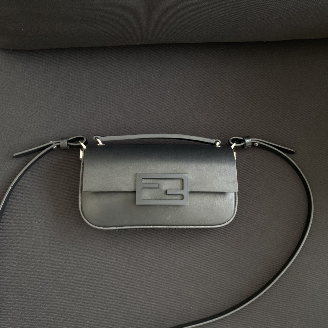 FendI_Baguette_Bag-19×14