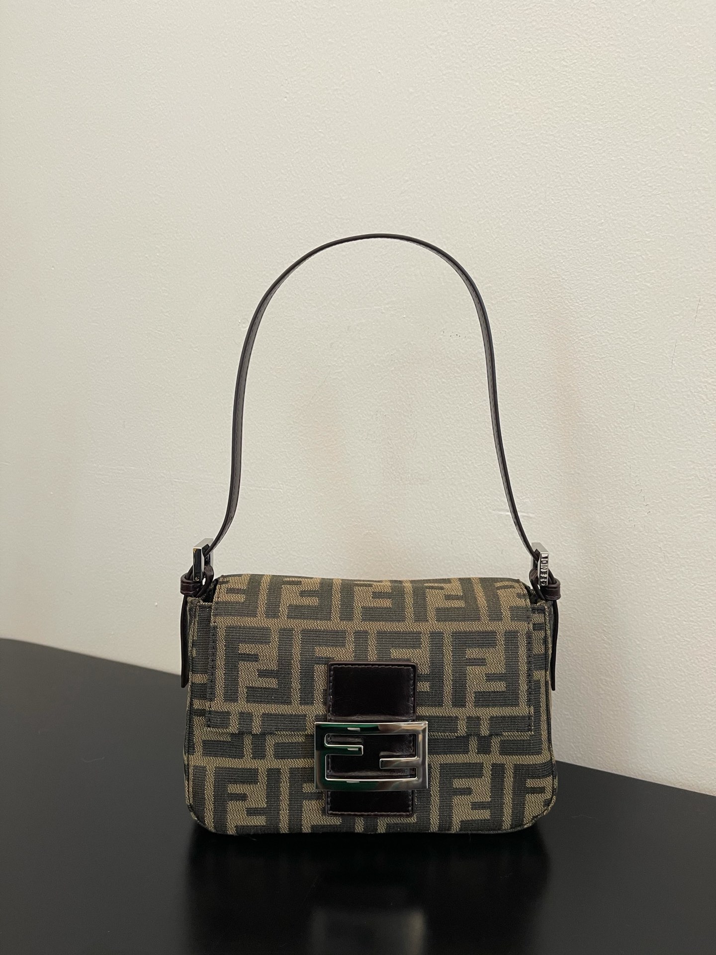 FendI_Small_Baguette_Bag