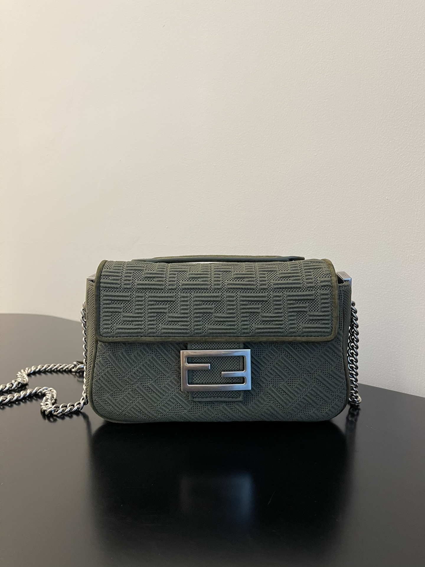 FendI_Medium_Lconic_Bagu