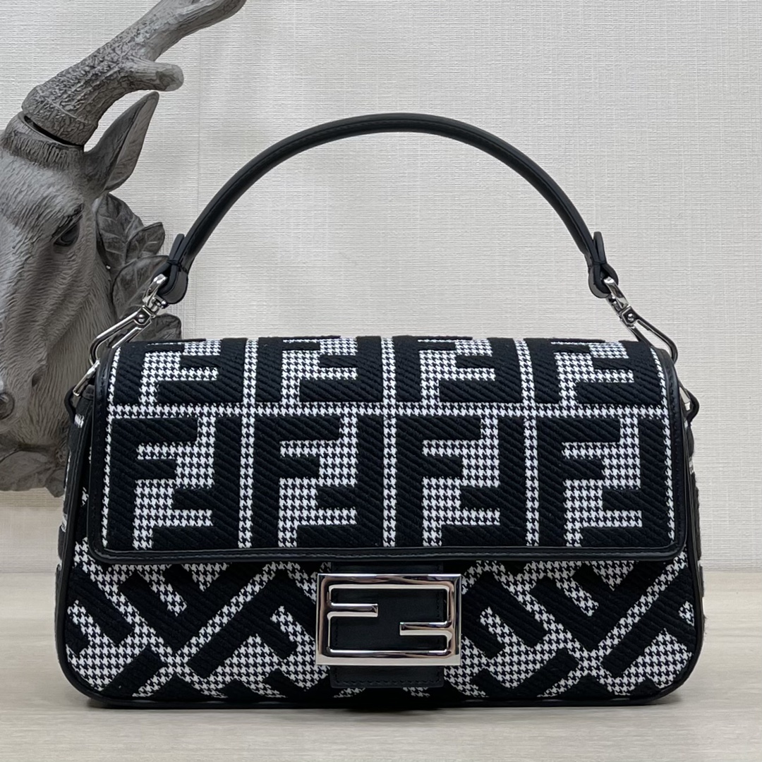 FendI_Baguette_Bag-27_15