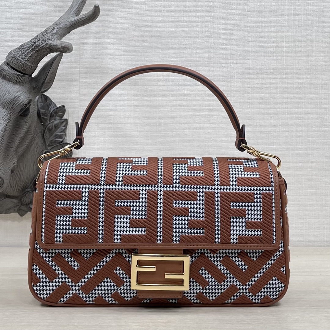 FendI_Baguette_Bag-27_15