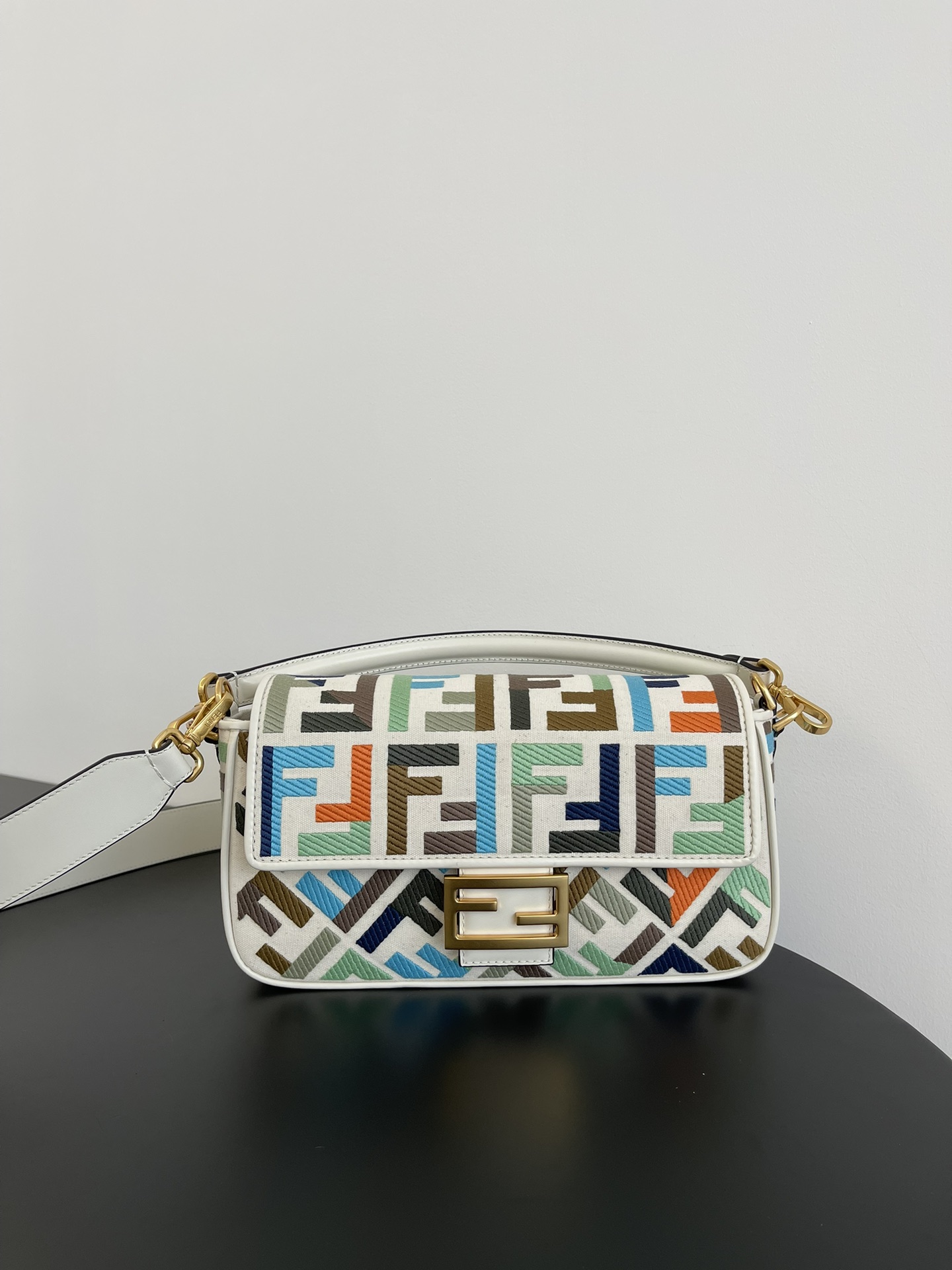 FendI_Baguette_Bag-26x14