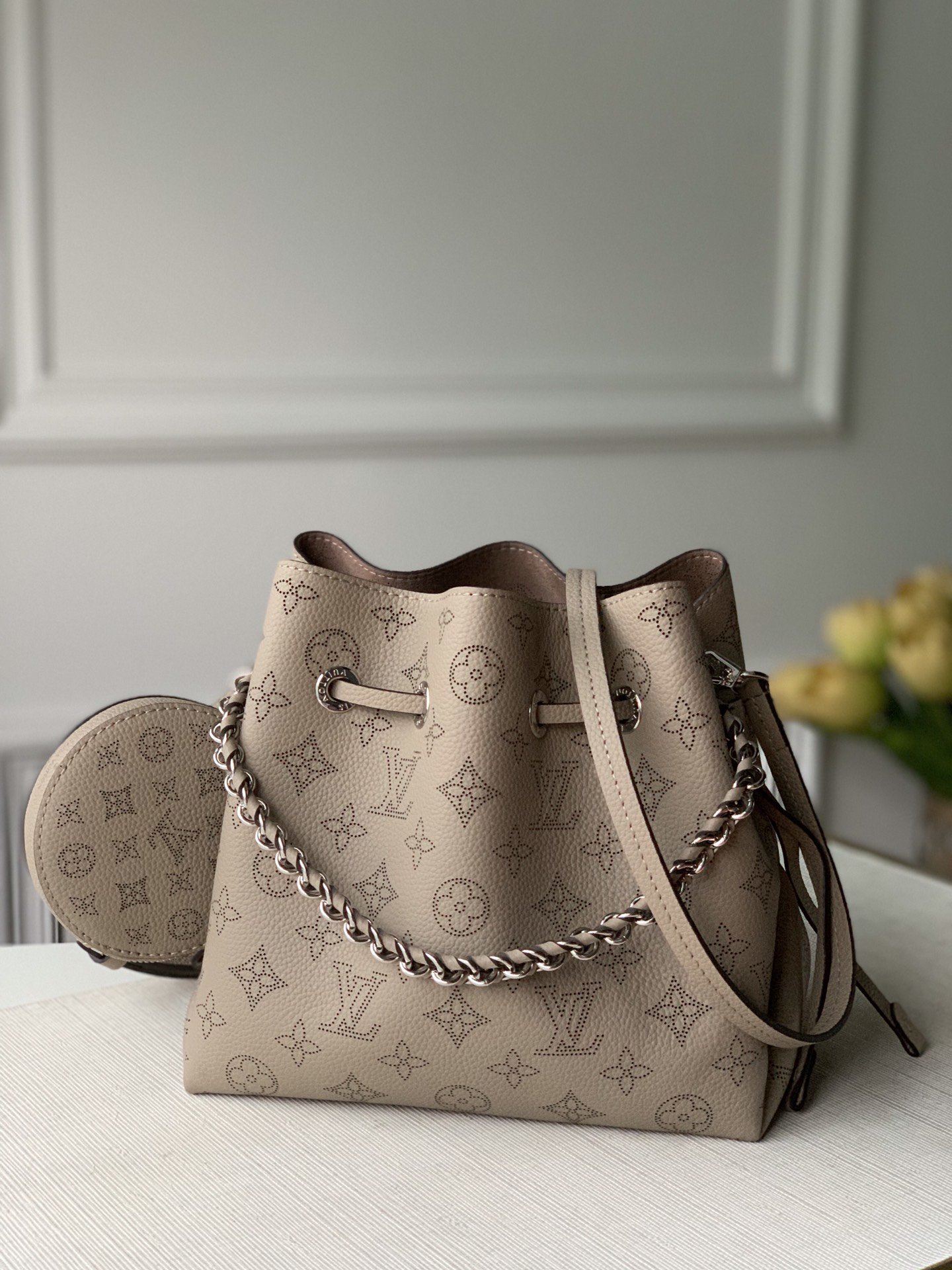 Louis_Vuitton_Bella_Tote