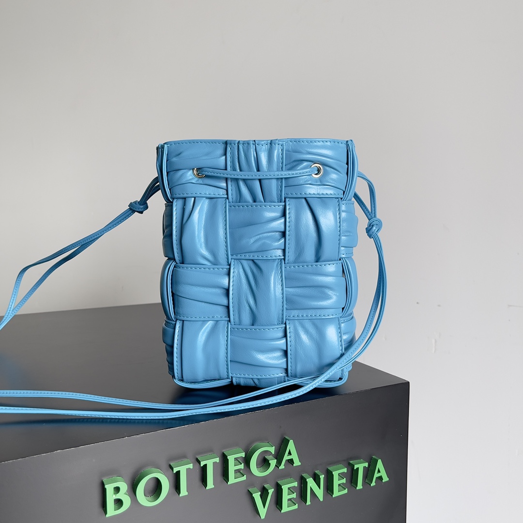 Bottega_Veneta_Mini_Buck