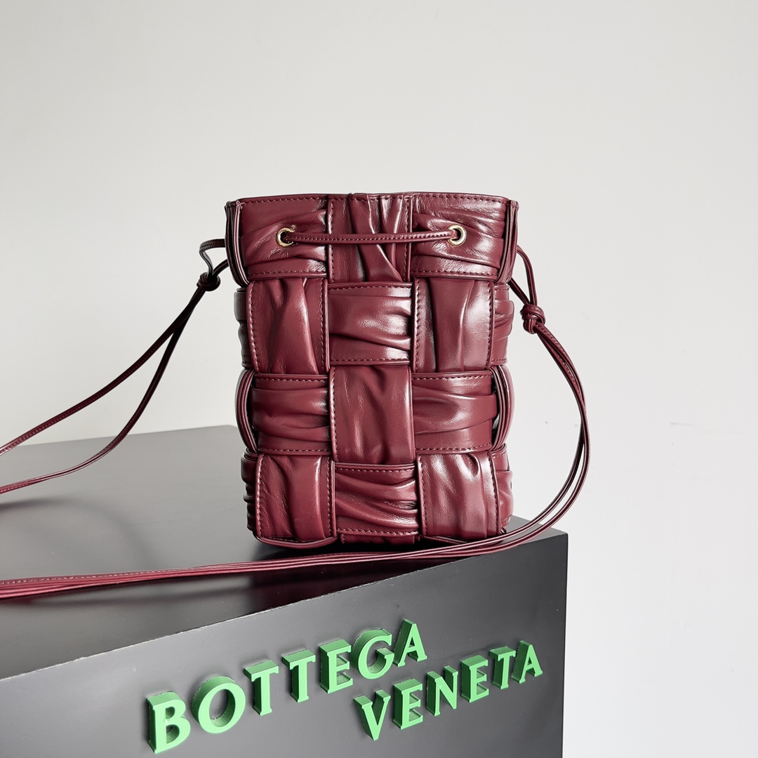 Bottega_Veneta_Mini_Buck