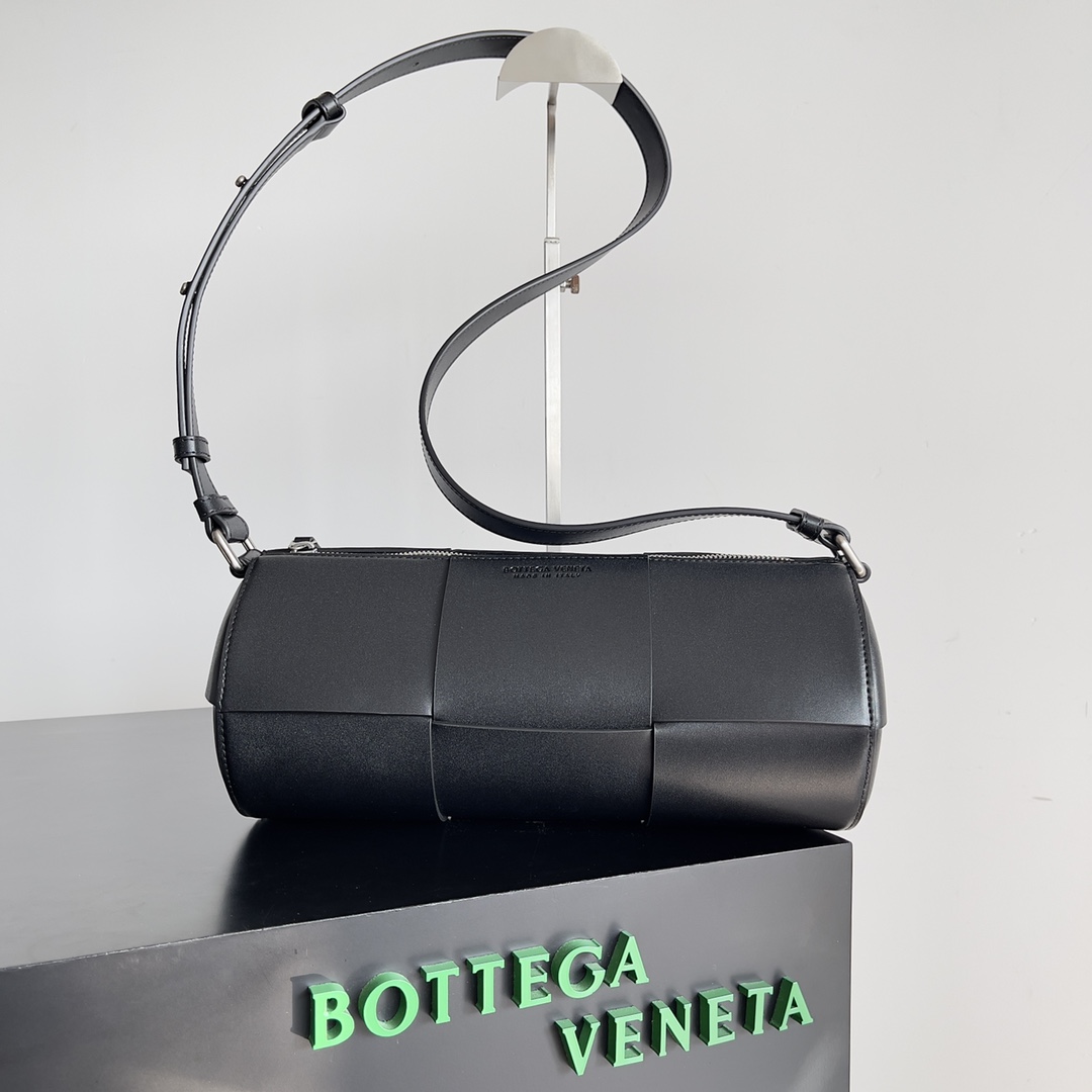 Bottega_Veneta_Arco_Bag-