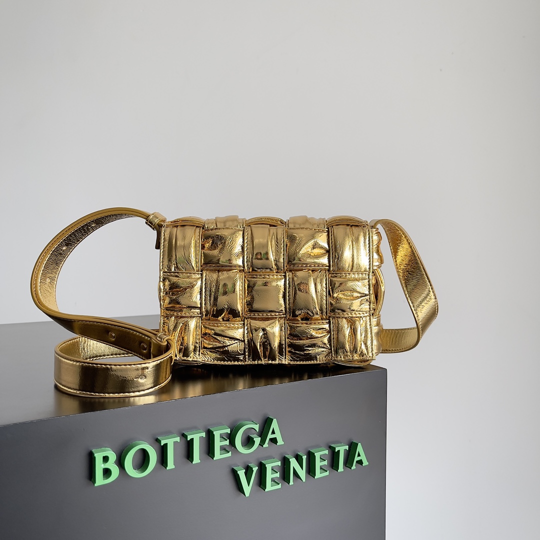 Bottega_Veneta_Cassette_