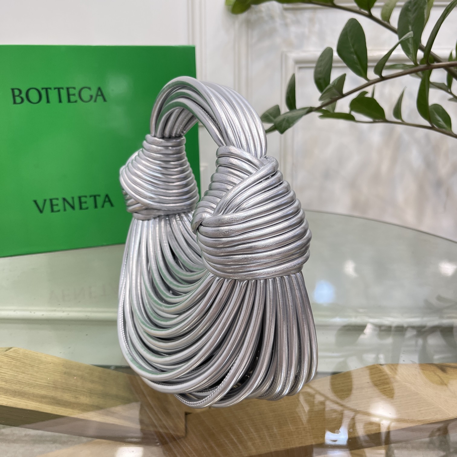 Bottega_Jodie-22×6.5×15.