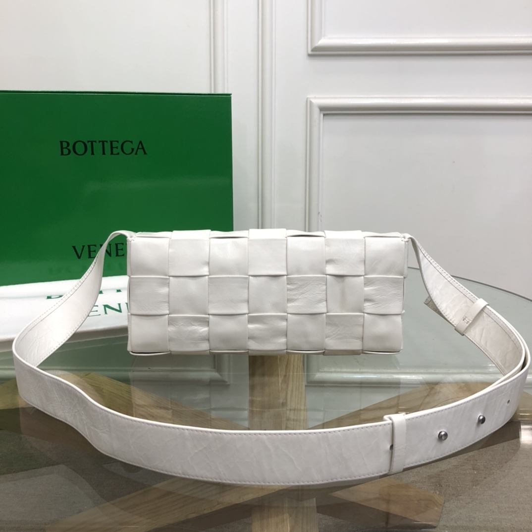 Bottega_Veneta_Belt_Cass