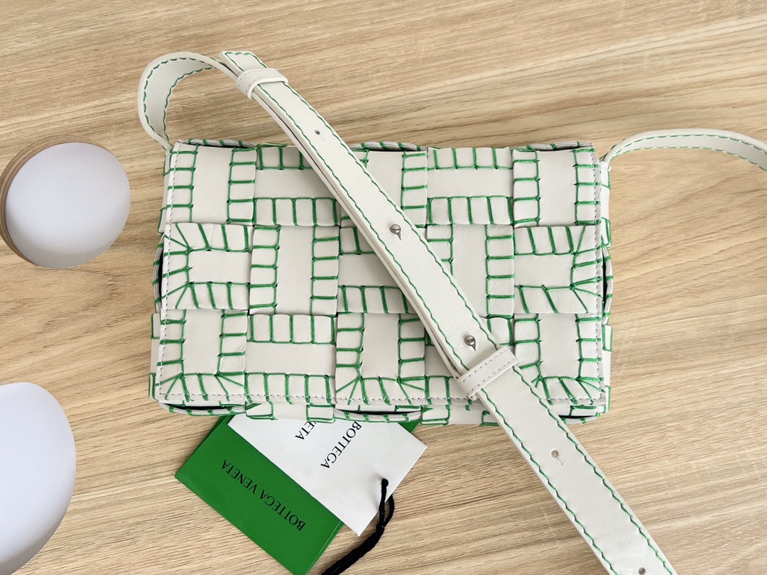 Bottega_Veneta_Cassette_