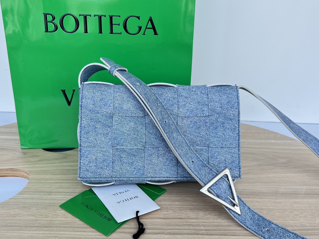 Bottega_Veneta_Cassette_
