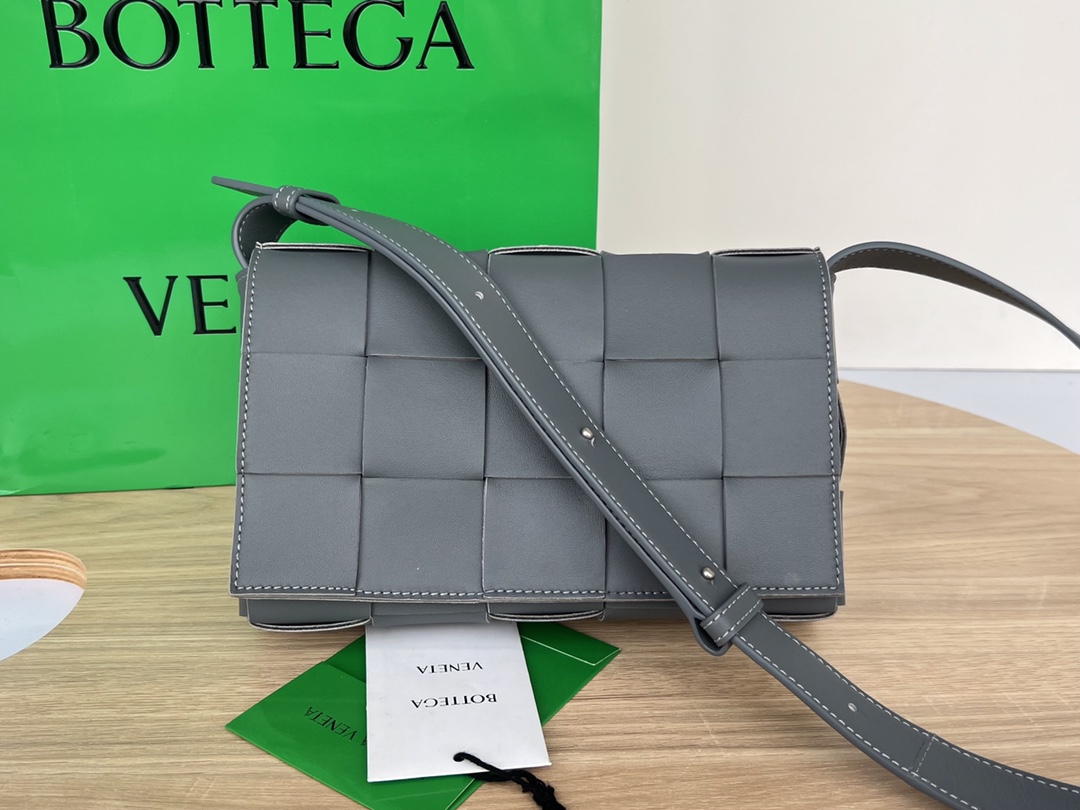 Bottega_Veneta_Cassette_