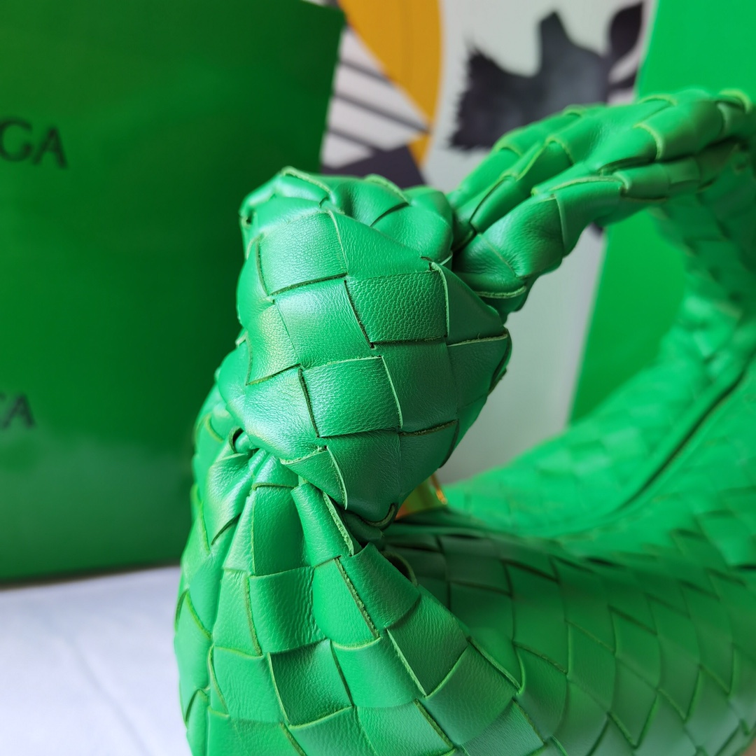 Bottega_Veneta_Jodie_Hob