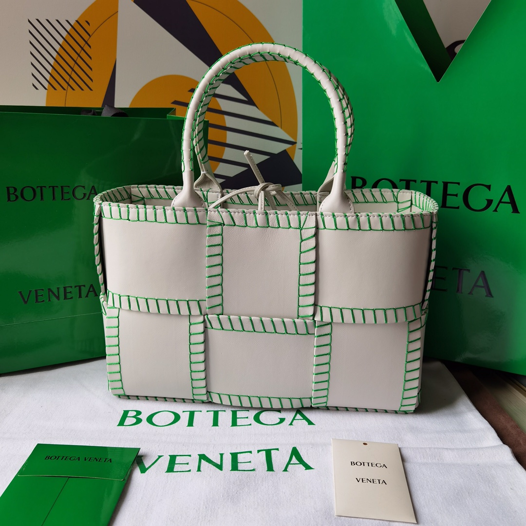 Bottega_Arco_Tote-30x20x