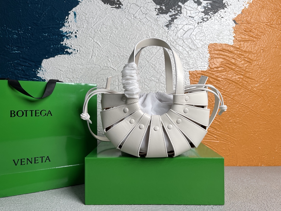 Bottega_VenetaTote-25_15