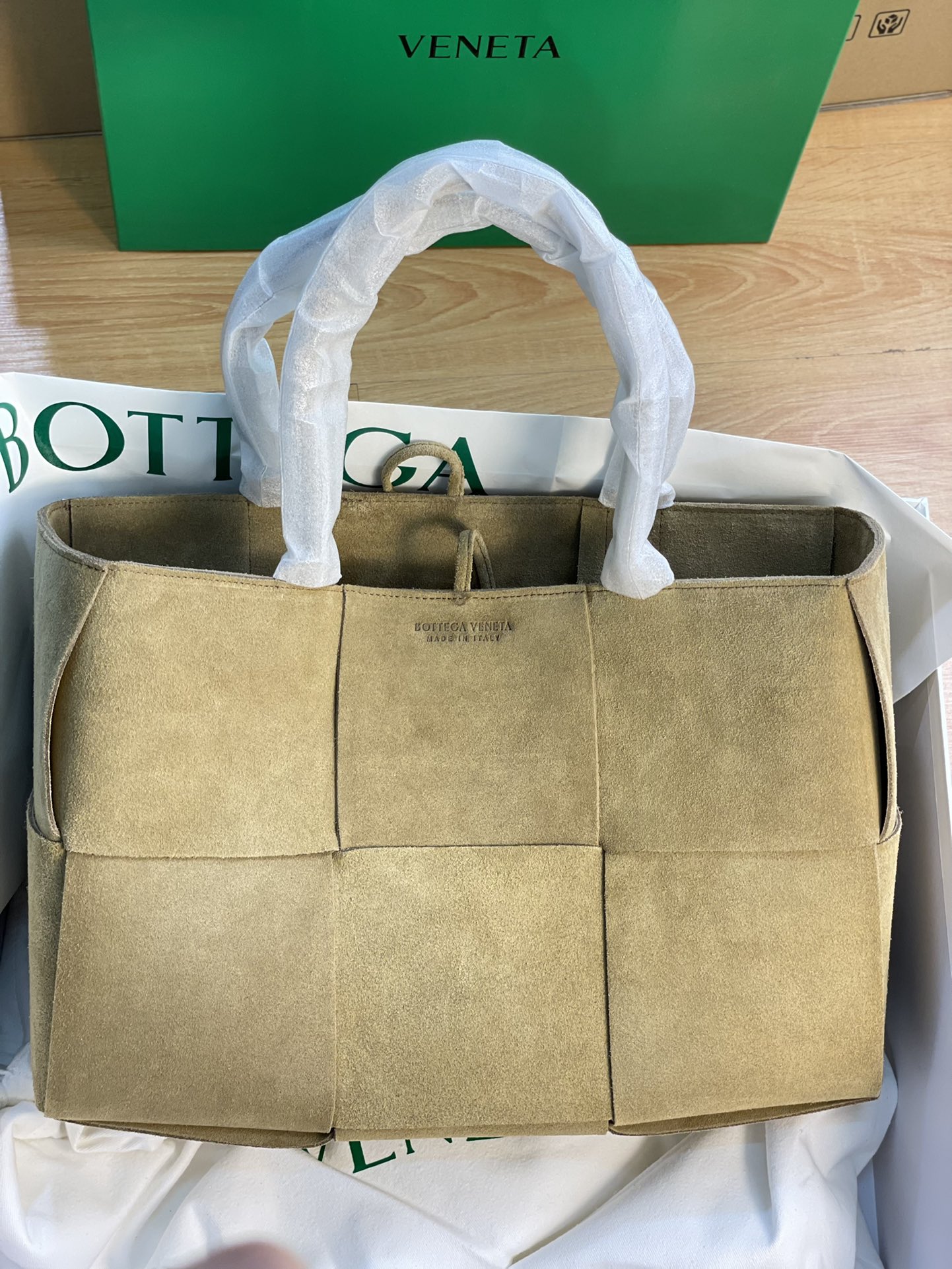 Bottega_VenetaTote-41×27