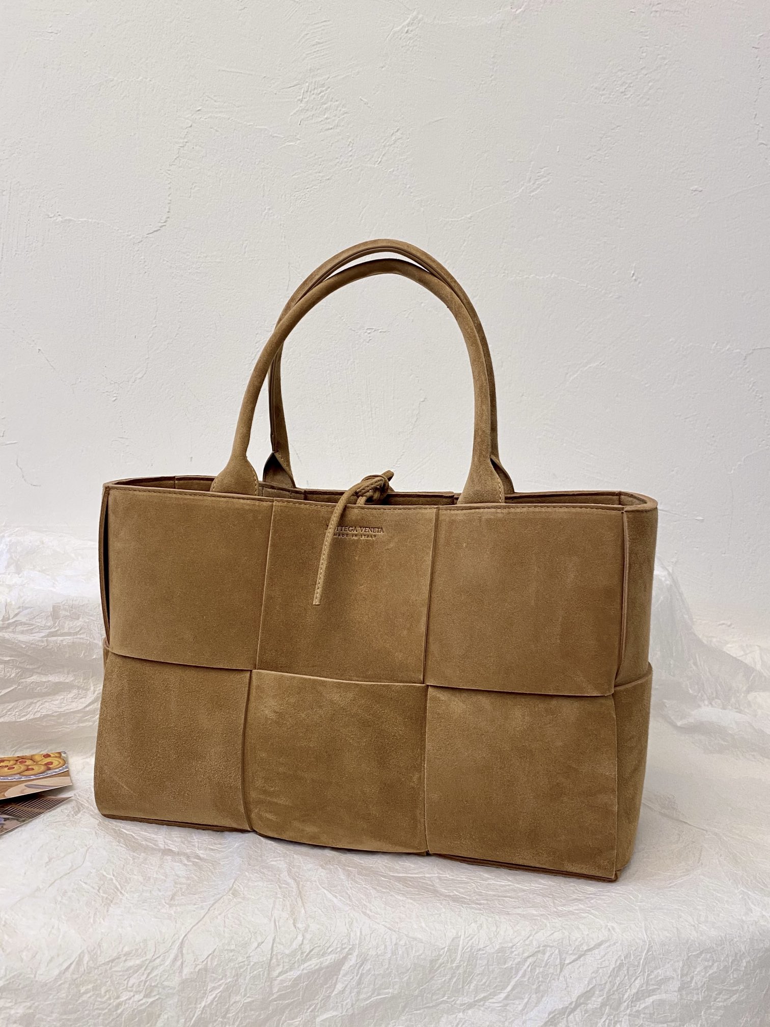 Bottega_VenetaTote-41×27