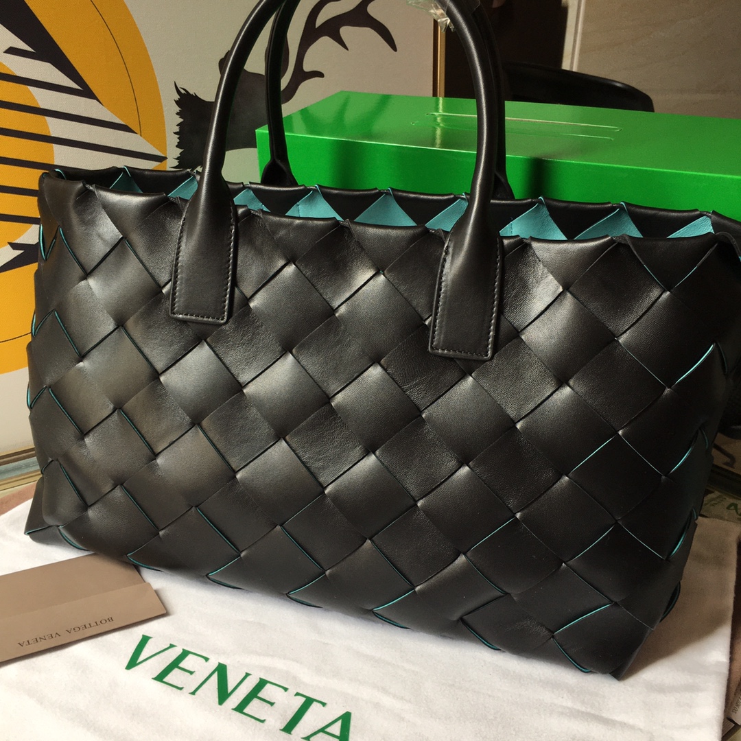 Bottega_VenetaTote-41_26