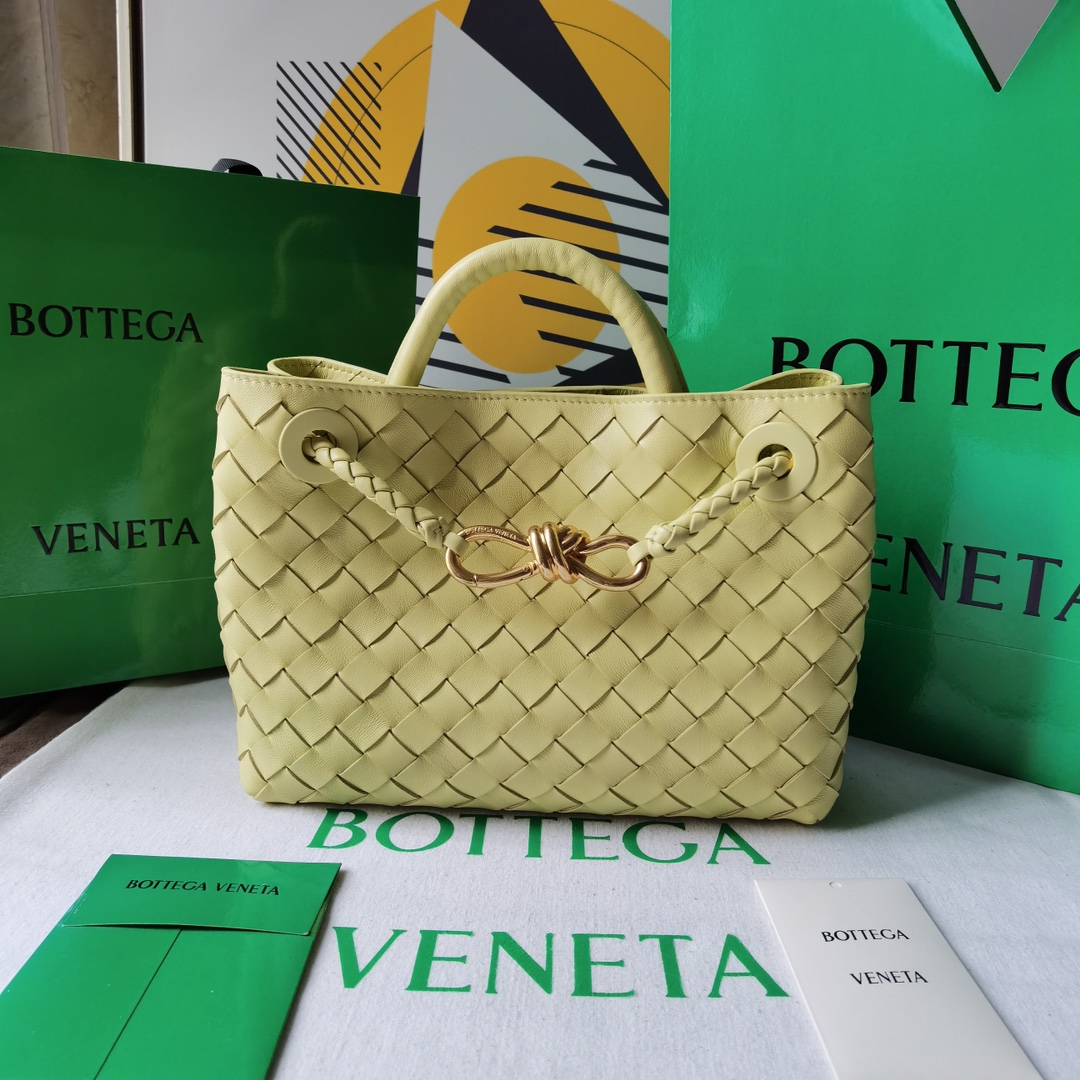 Bottega_VenetaTote-22_25