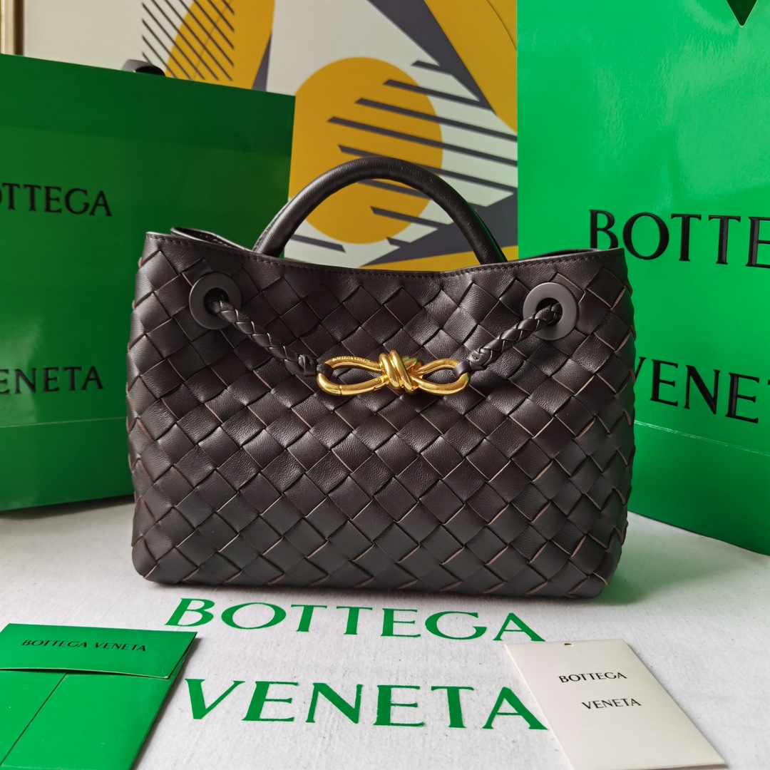 Bottega_VenetaTote-22_25