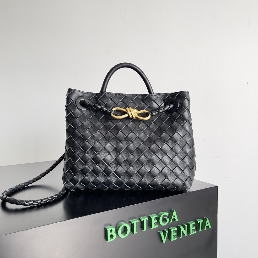 Bottega_VenetaTote-22_25