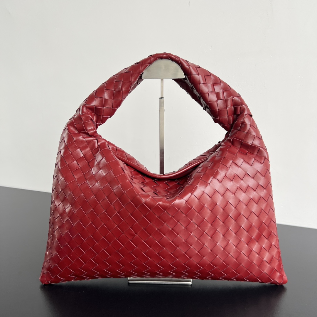 Bottega_Veneta_Hop_Bag-4