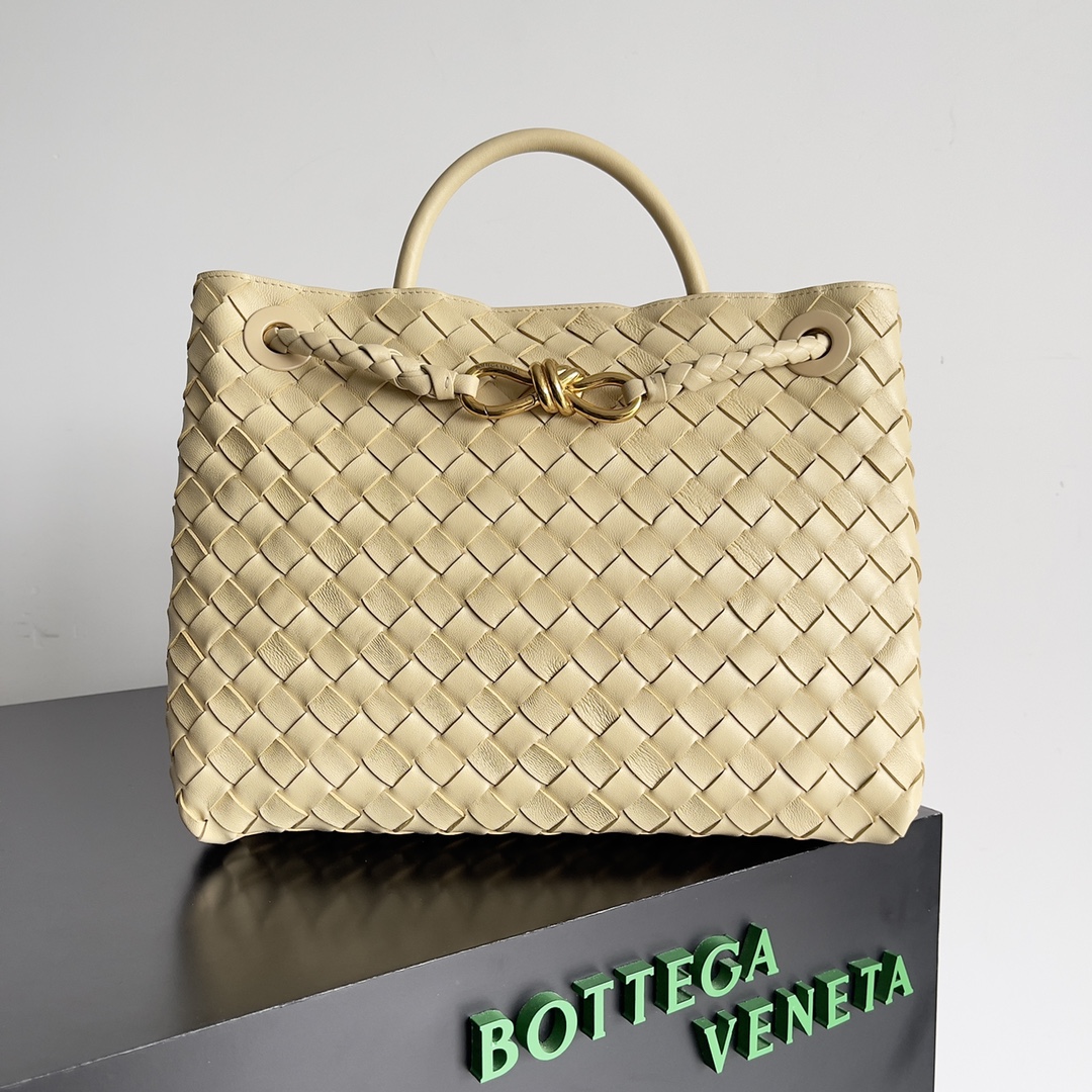 Bottega_Veneta_Andiamo-3