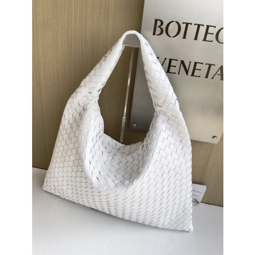 Bottega_Veneta_Hop_Bag-5
