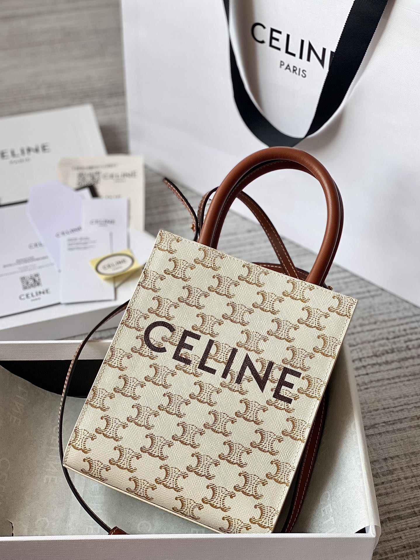 Celin_Triomphe_Tote-17_2