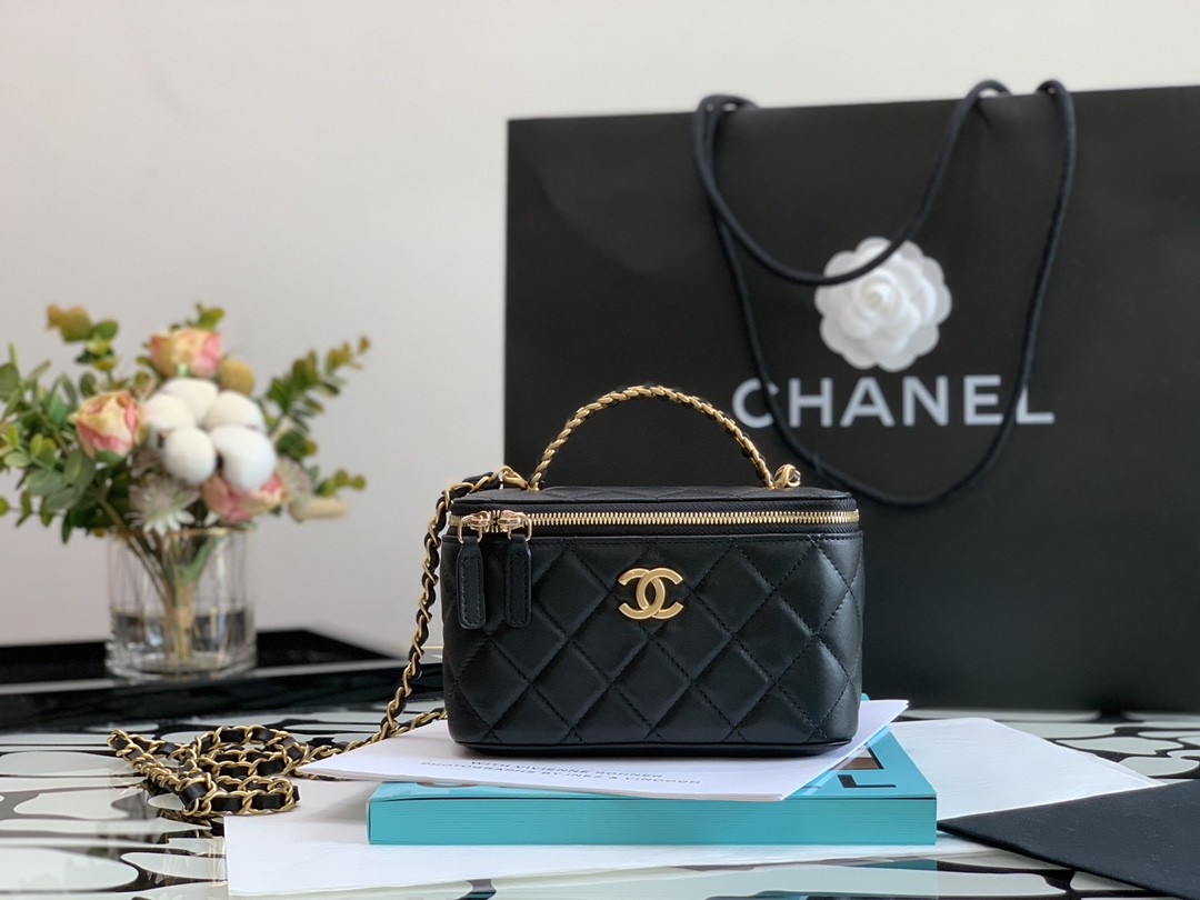 Ch@nel_Cosmetic_Bag-Lamb