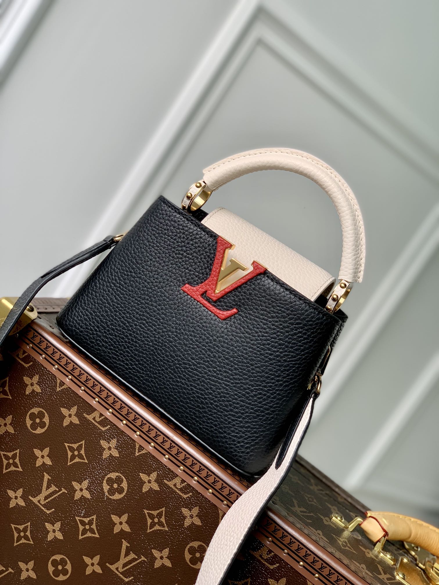 Louis_Vuitton_Mini_Capuc