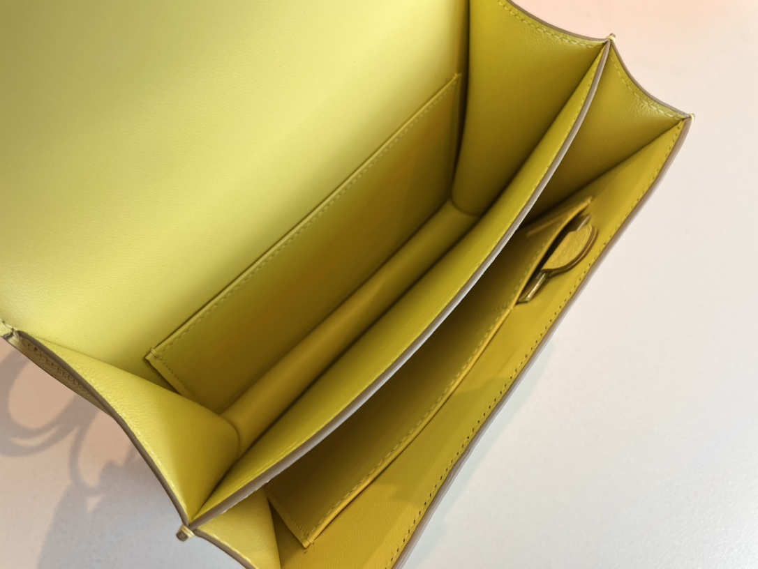 Hermes_Constance-19CM