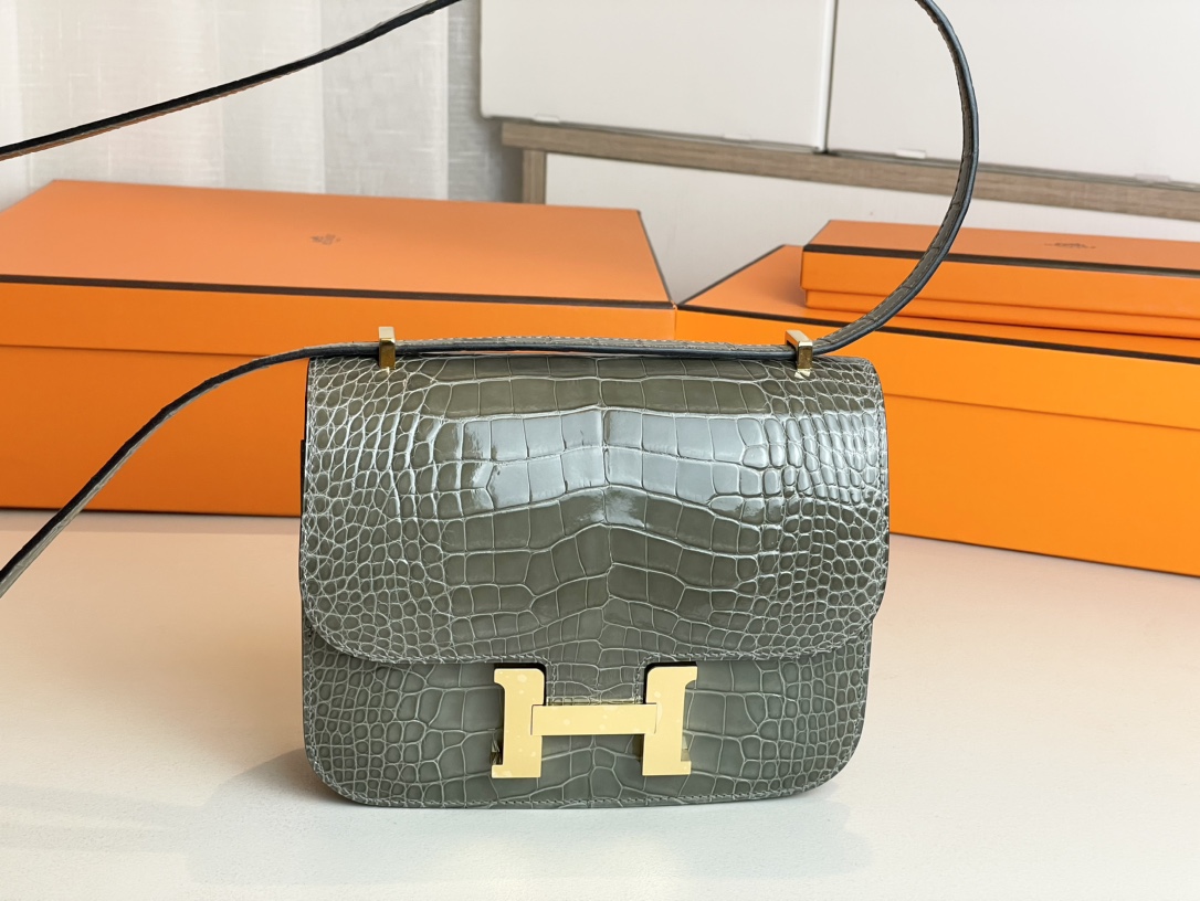 Hermes_Constance-19CM