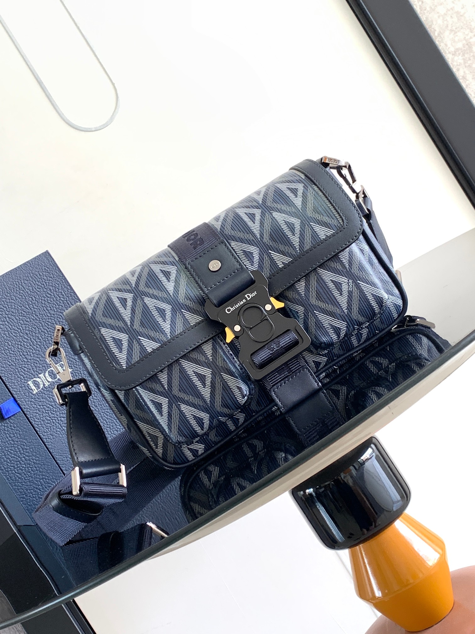 Diro_Hit_The_Road_Handba