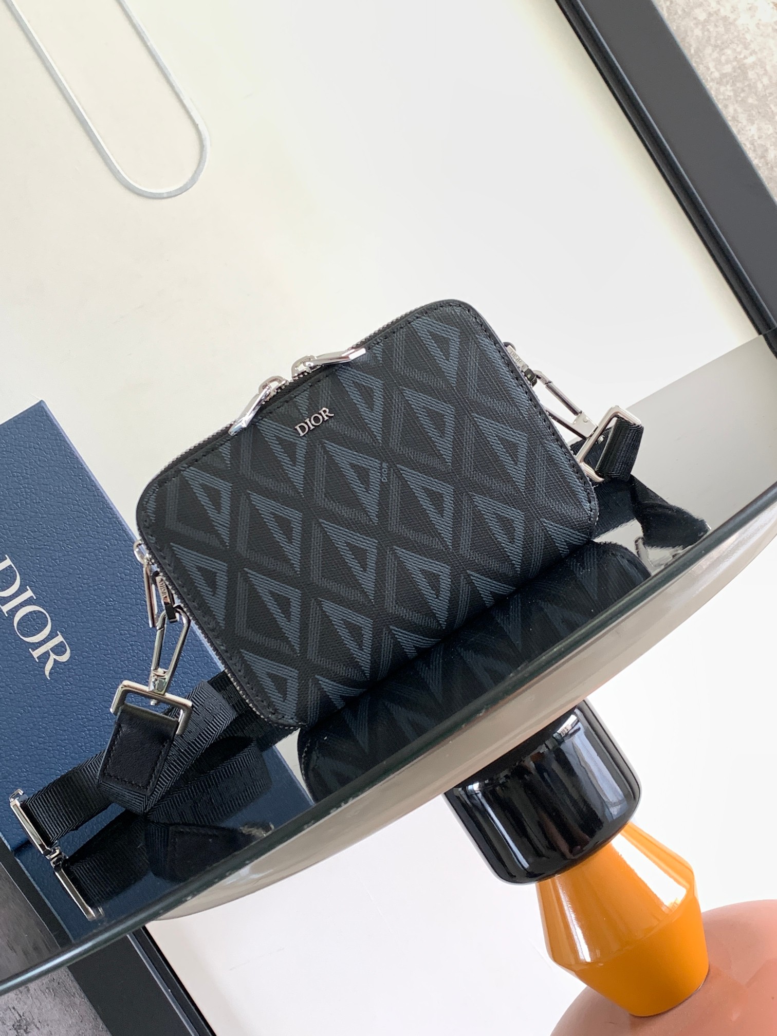 Diro_Oblique_HandleBag-1