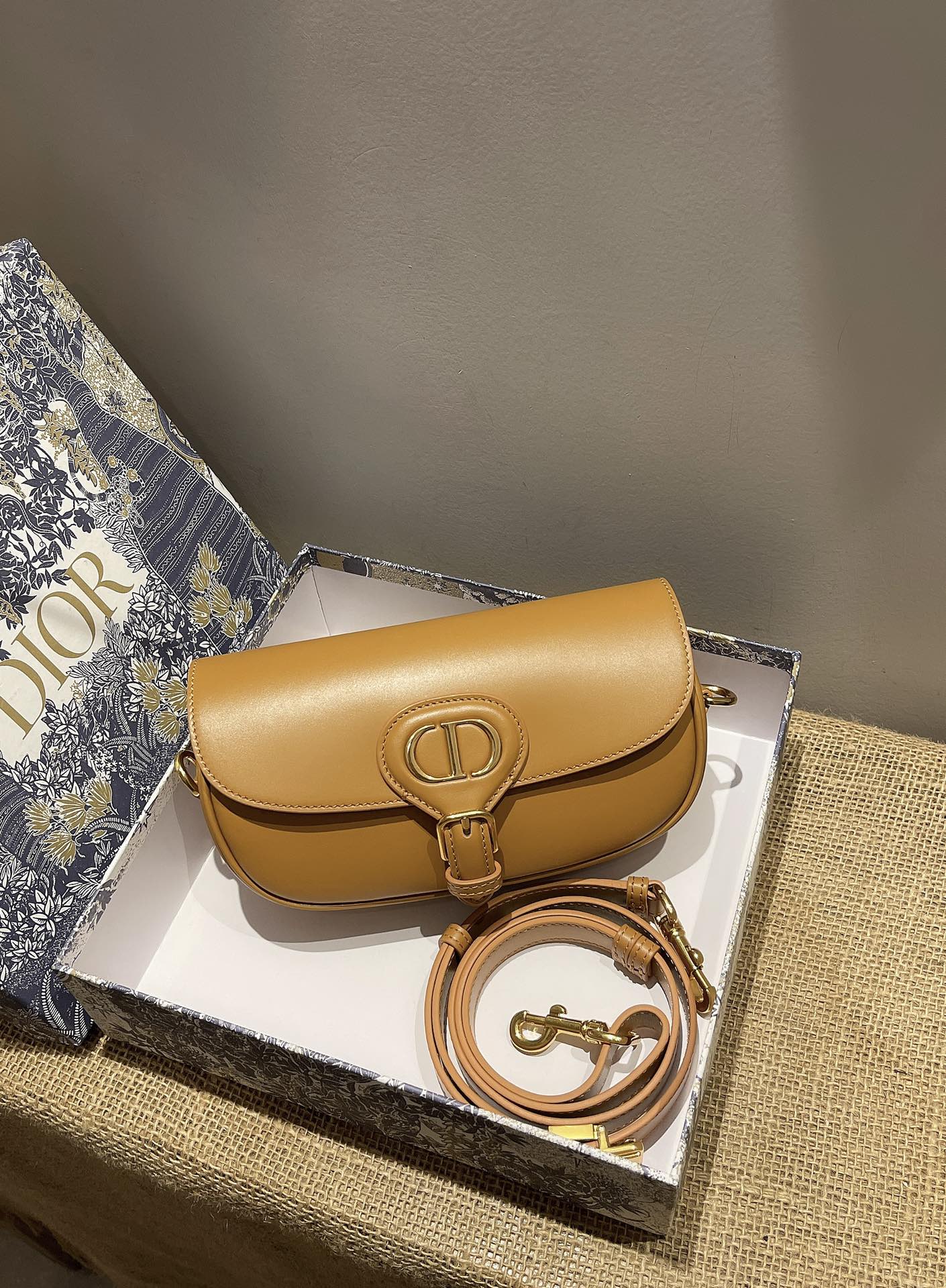 Di0r_Bobby_Bag-21_5_12CM