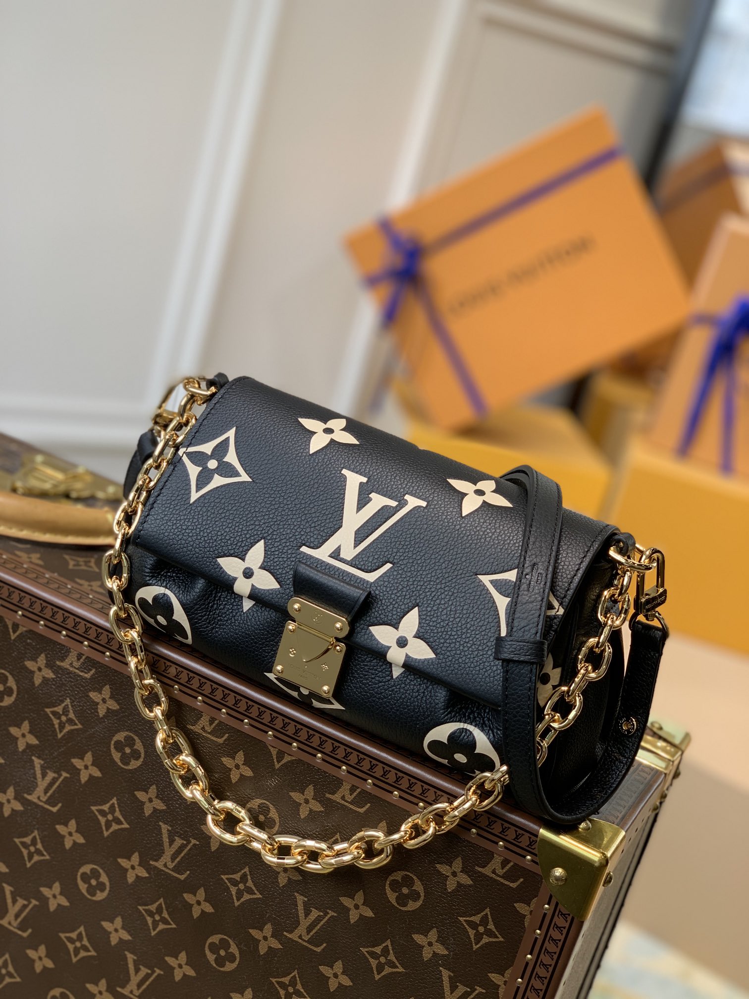 Louis_Vuitton_Favorite_M