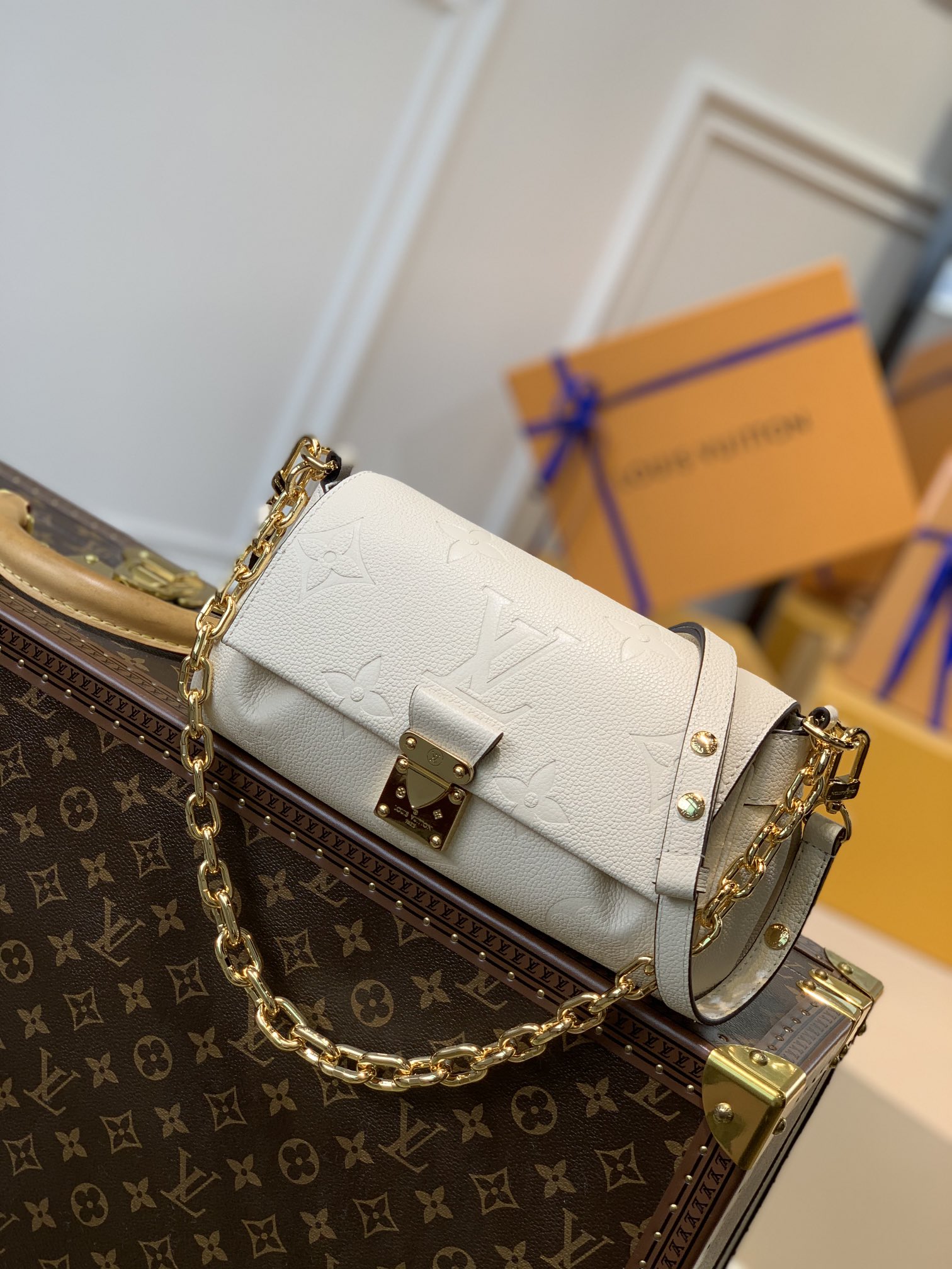 Louis_Vuitton_Favorite_M