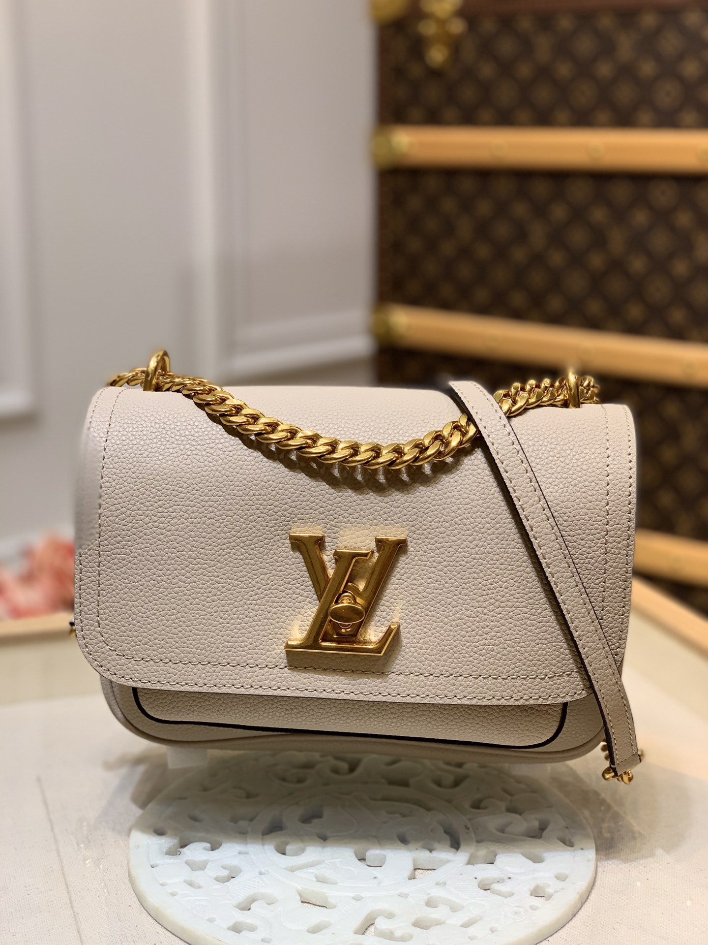 Louis_Vuitton_Lockme_Han