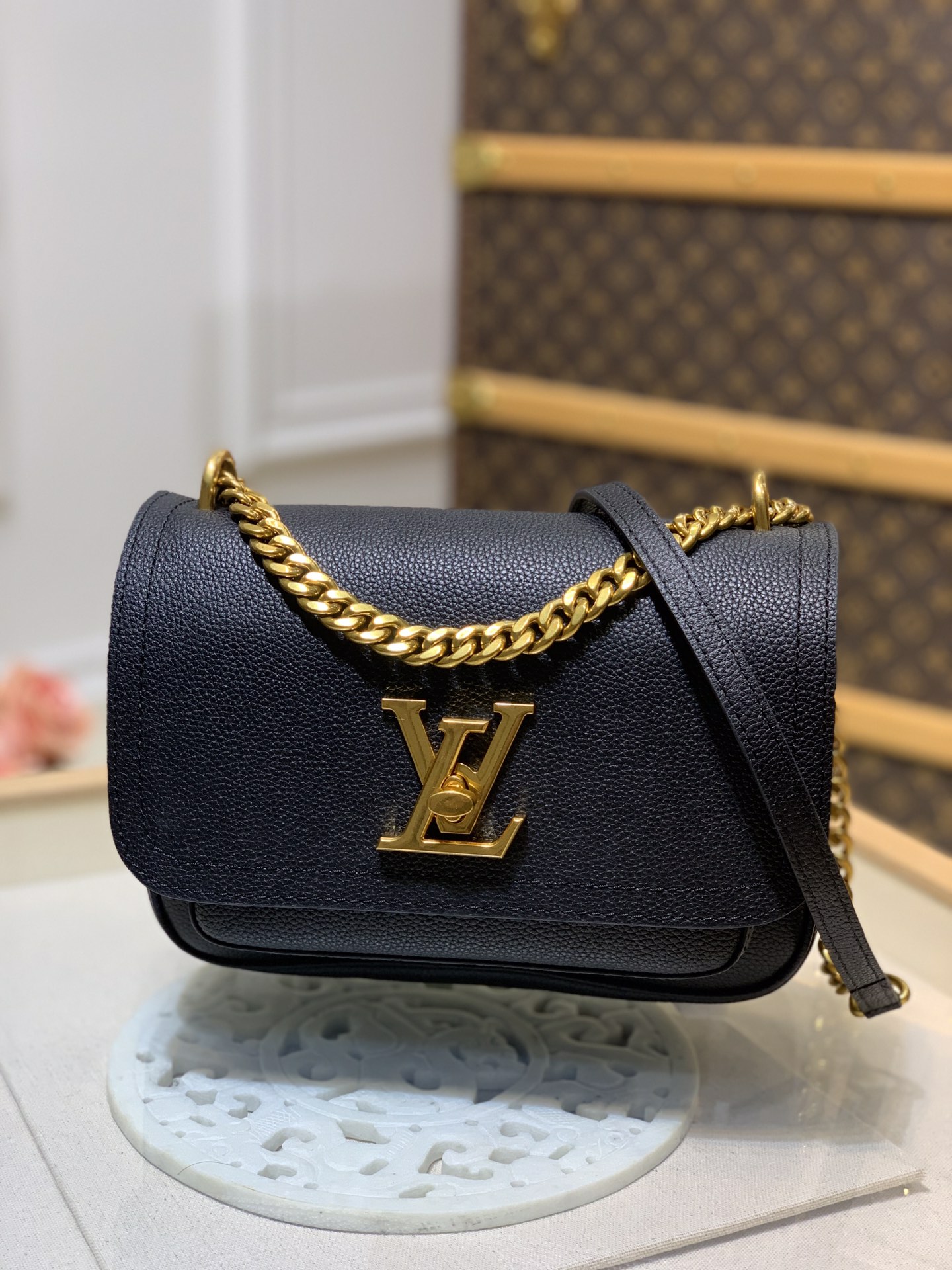 Louis_Vuitton_Lockme_Han