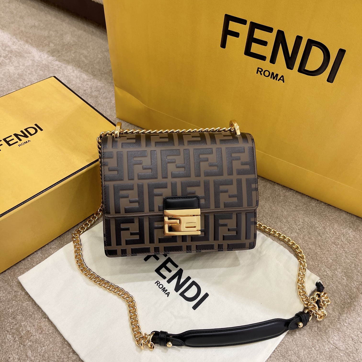 Fendi_Kan_U-19x13x9CM