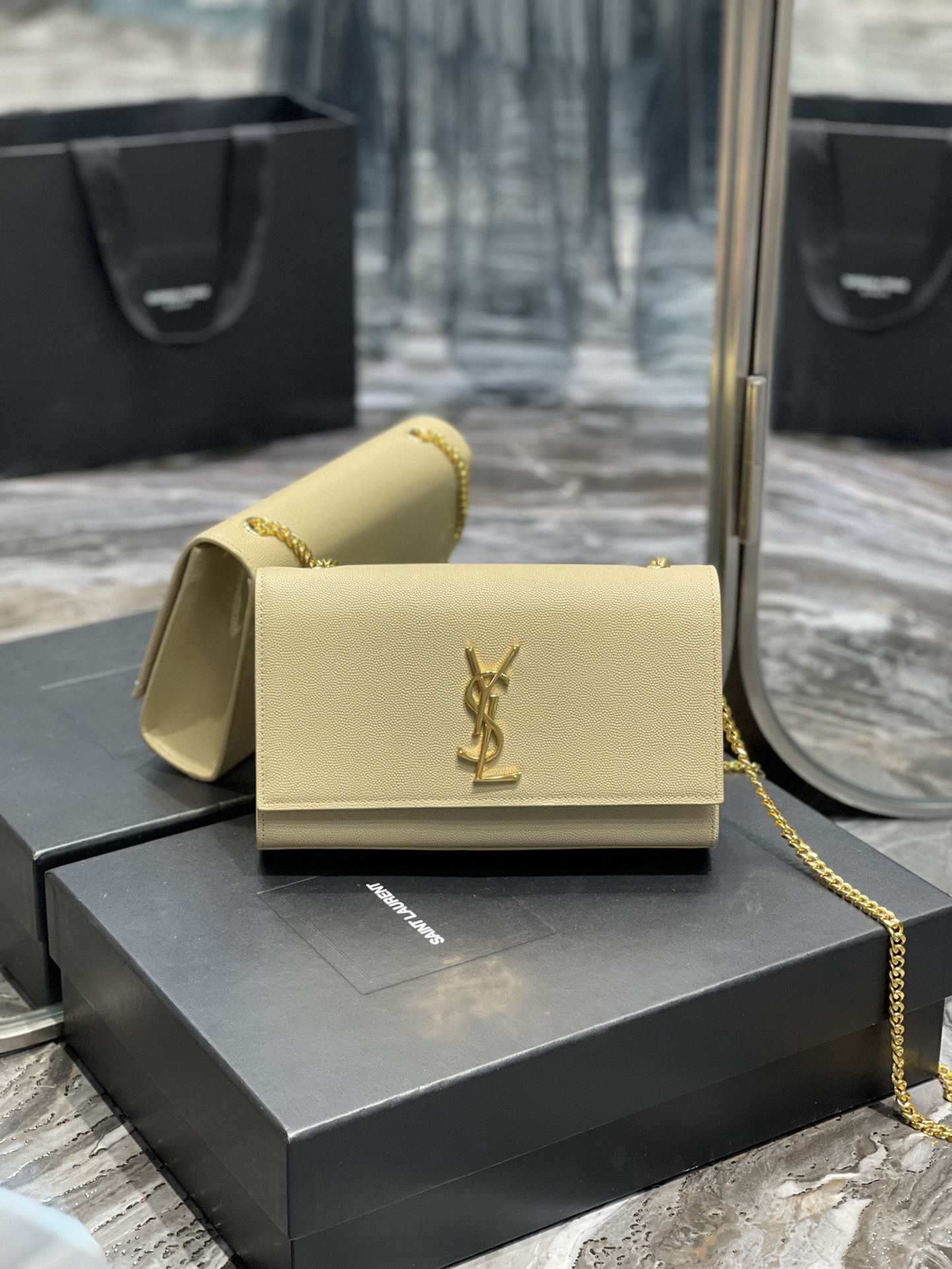 YSL_Medium_In_Grain_De_P
