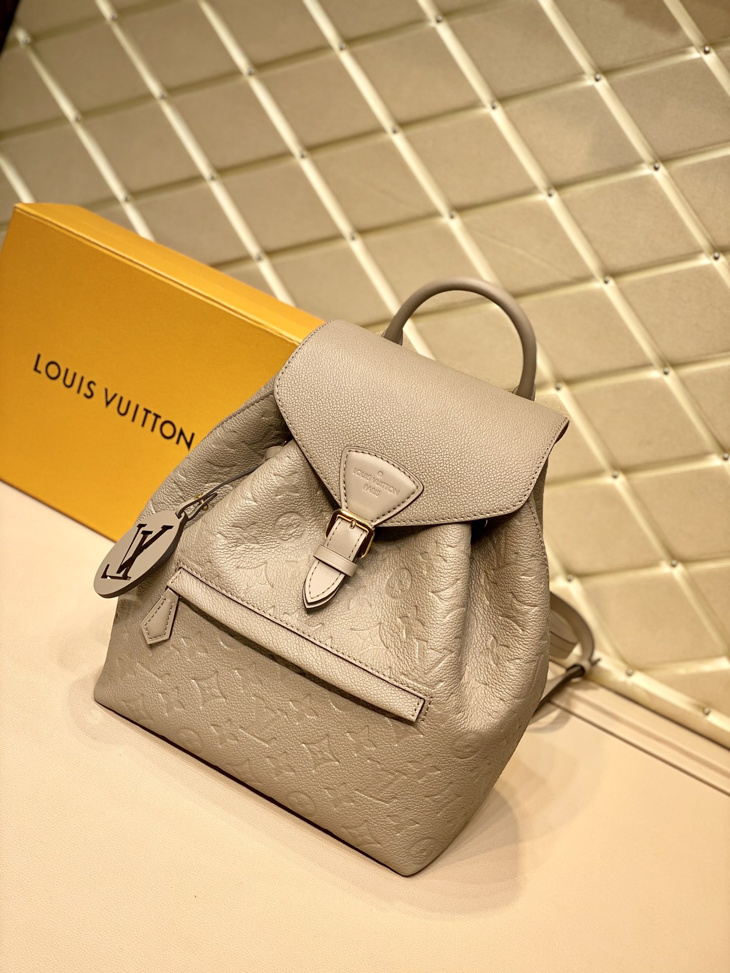 Louis_Vuitton_Montsouris