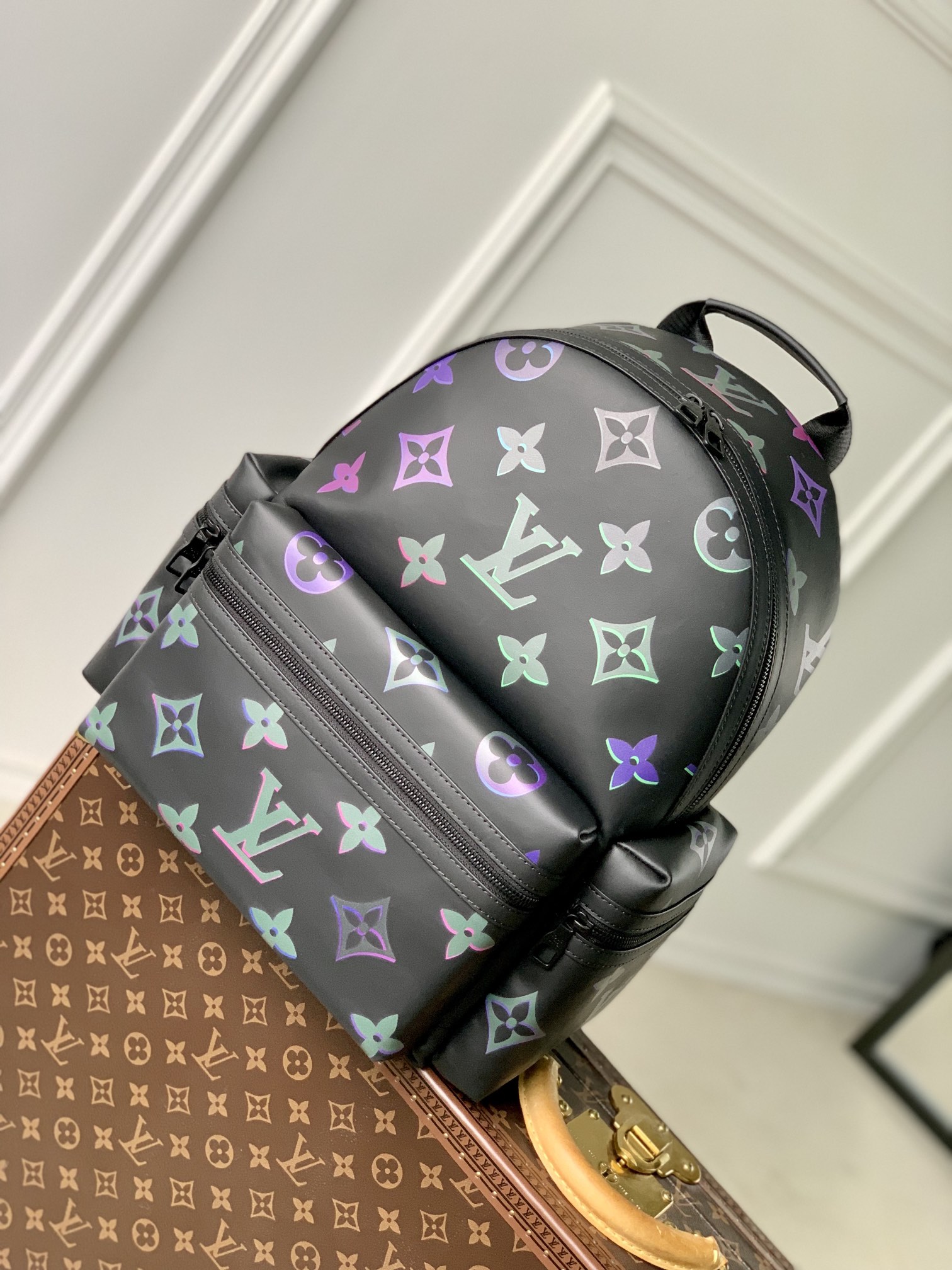 Louis_Vuitton_Comet_Back