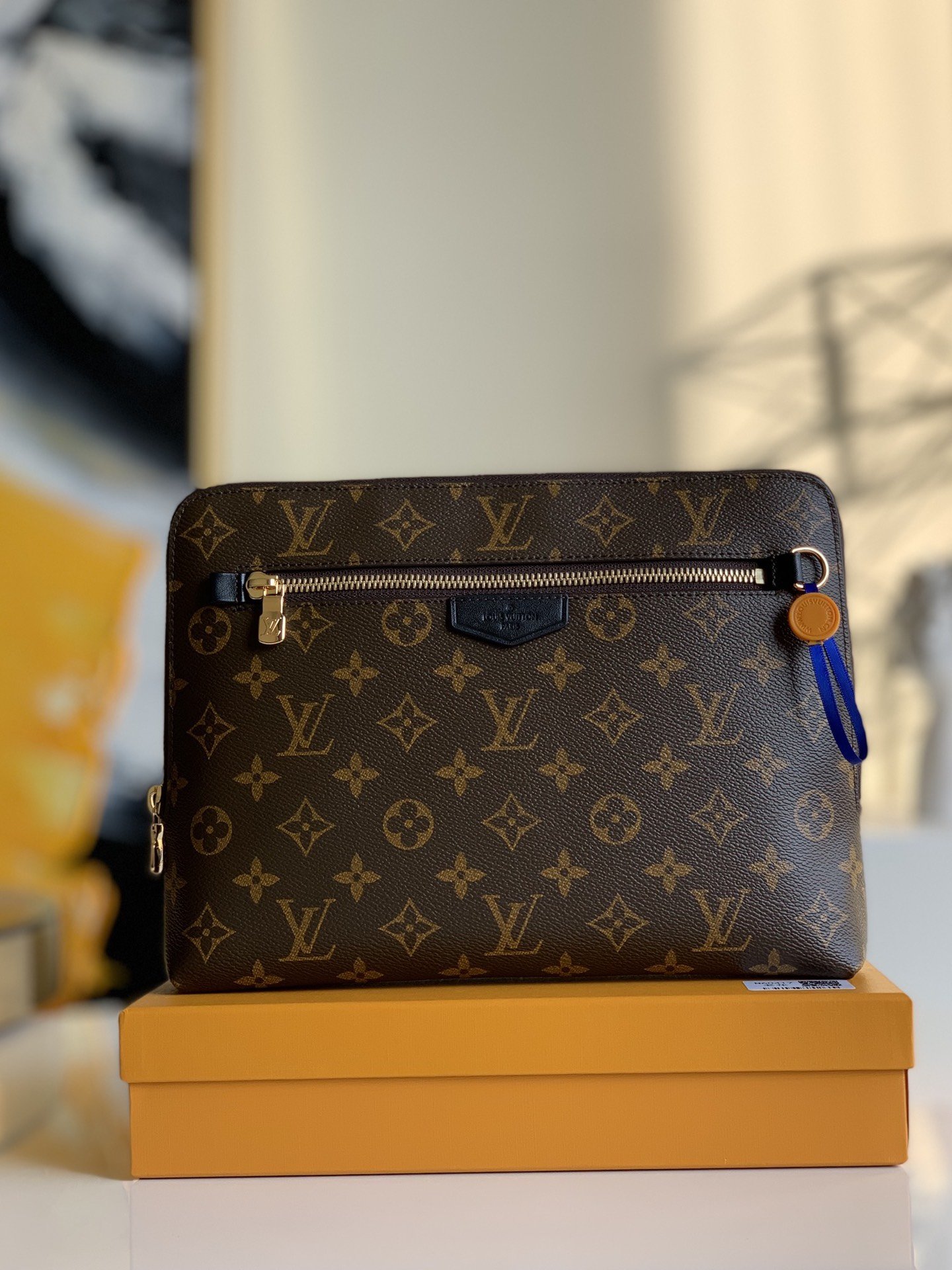 Louis_Vuitton_New_Pouch-