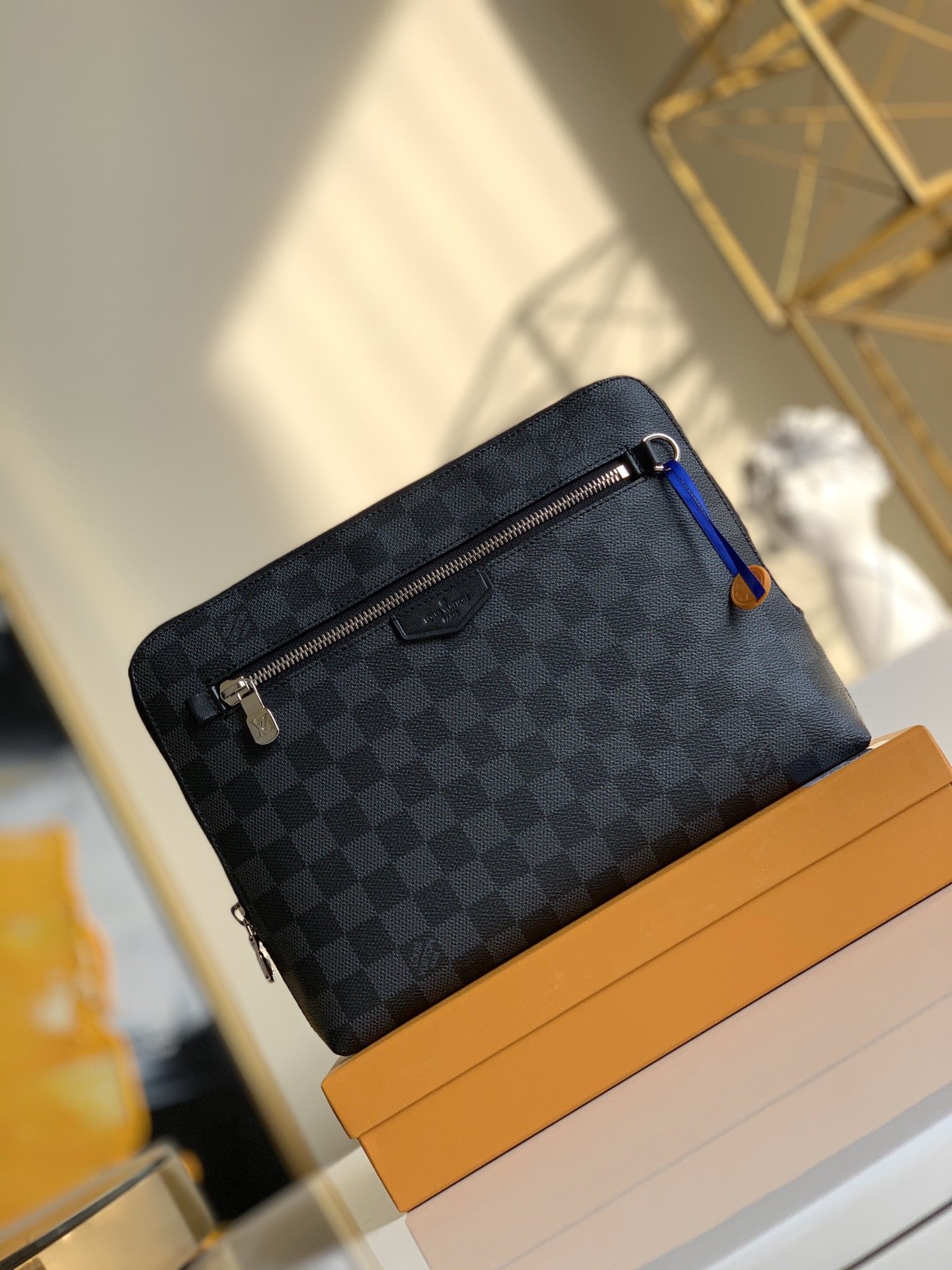 Louis_Vuitton_New_Pouch-