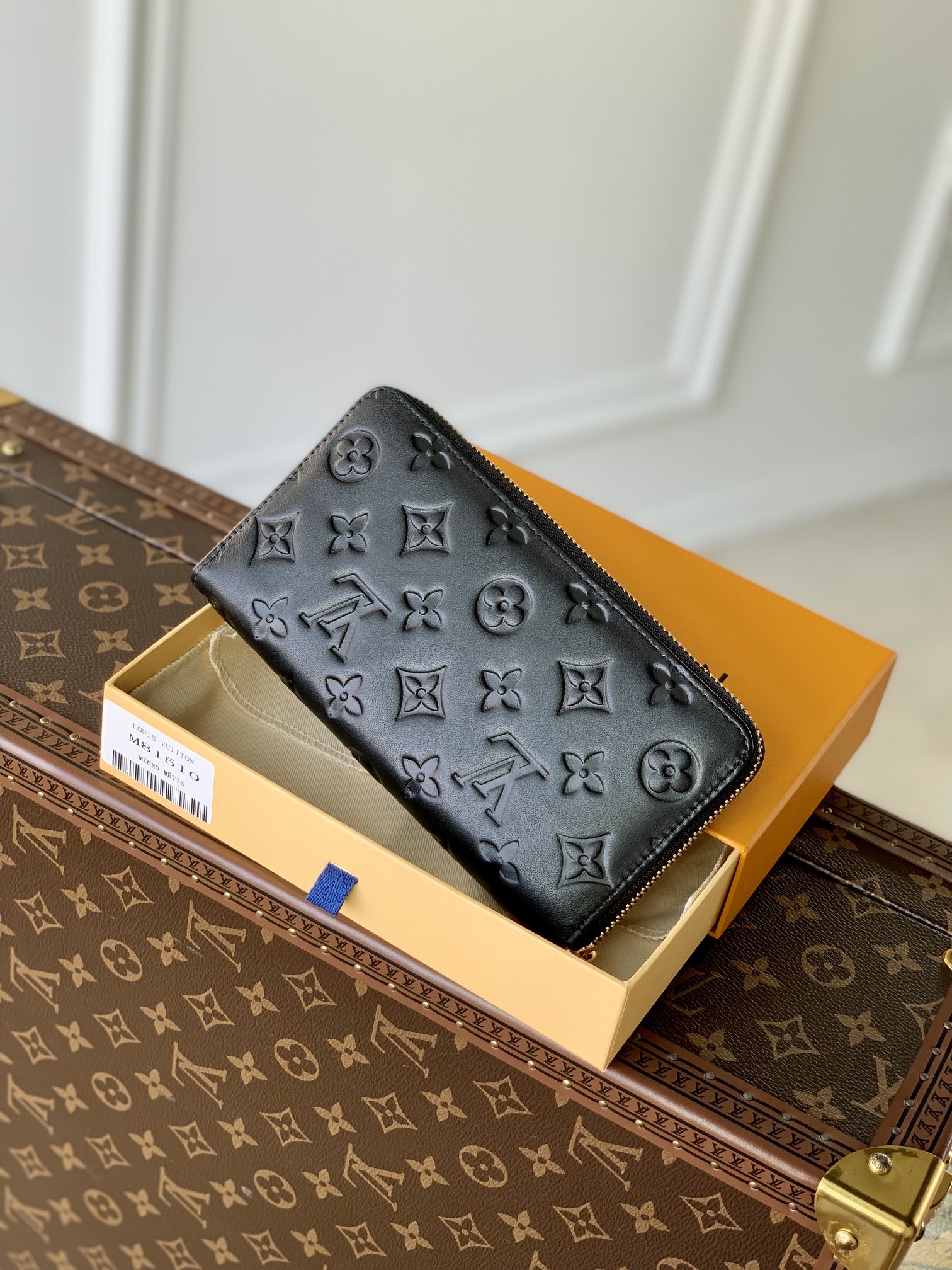 Louis_Vuitton_Zippy_Wall