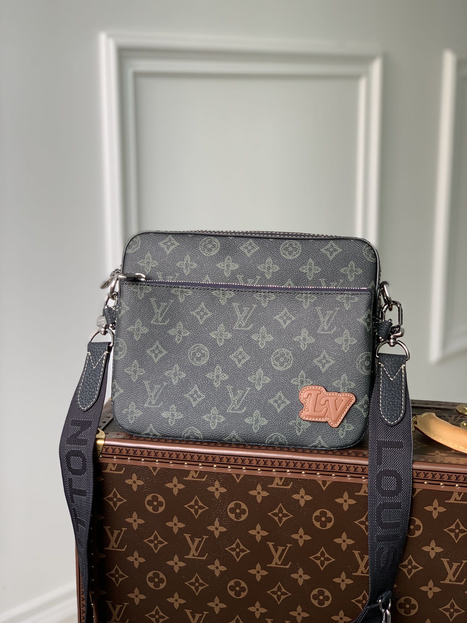 Louis_Vuitton_Messenger_